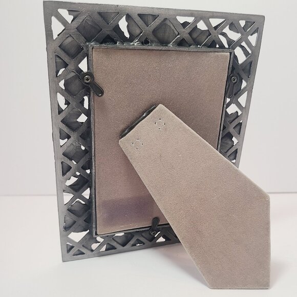 Picture Frame Vintage Metal Floral– Intricate Antiqued Silver Tone - Picture 4 of 5